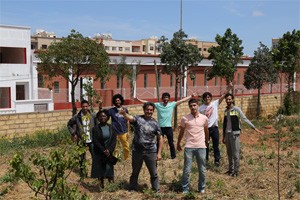 Orange Bleue et Circul’R dans le jardin de permaculture à Casablanca